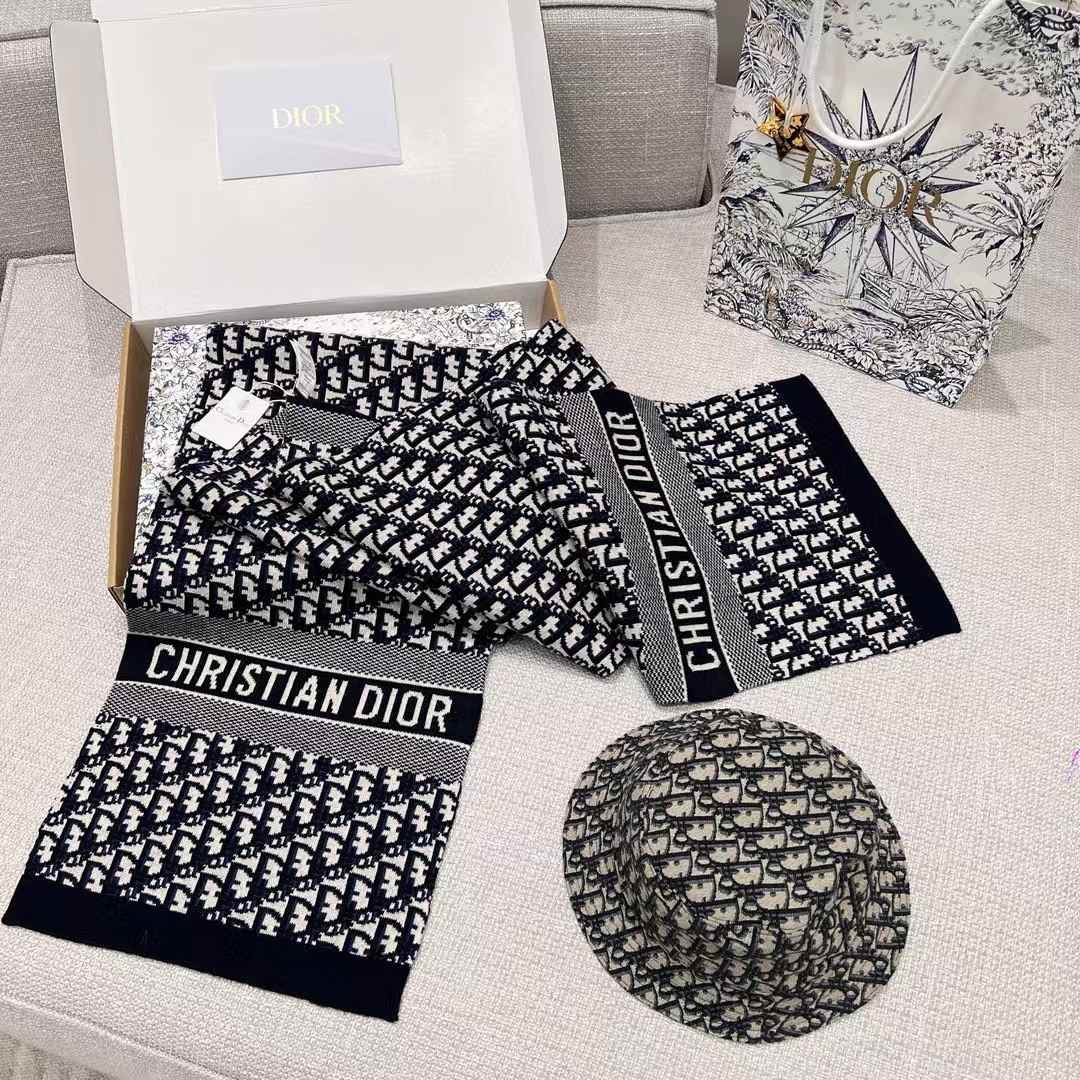 Dior Wool scarf view 2