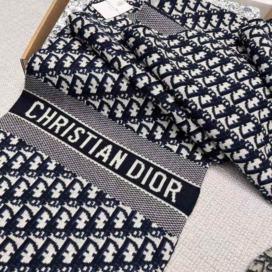 Dior Wool scarf view 5