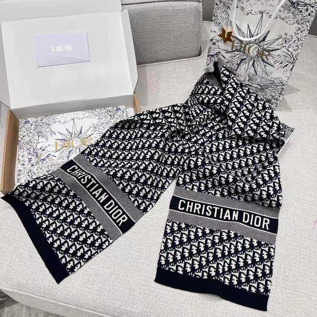 Dior Wool scarf view 8