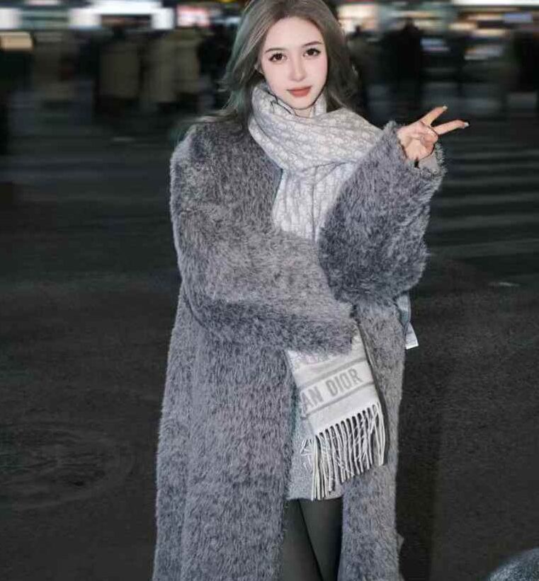 Dior Double cashmere scarf view 1