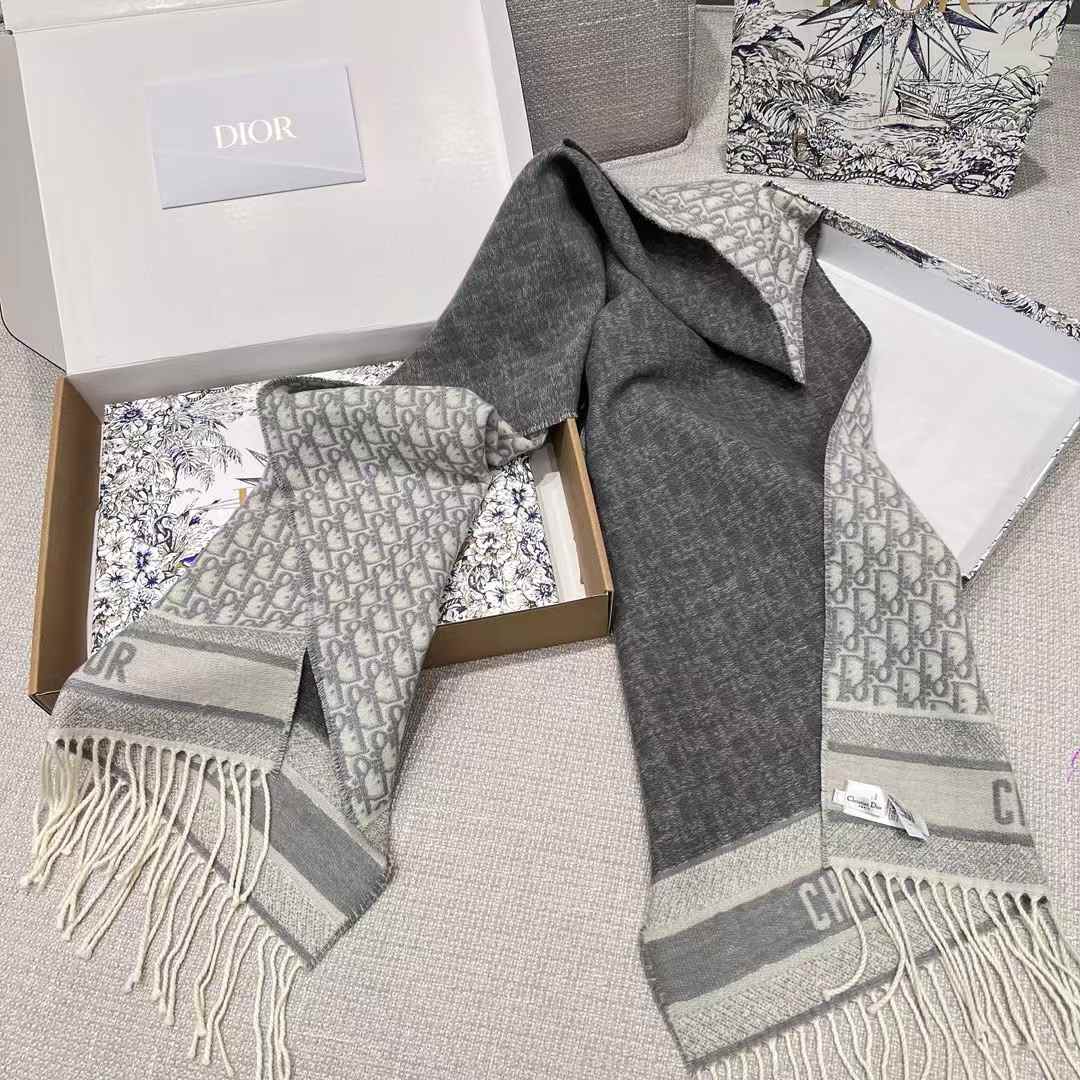 Dior Double cashmere scarf view 2