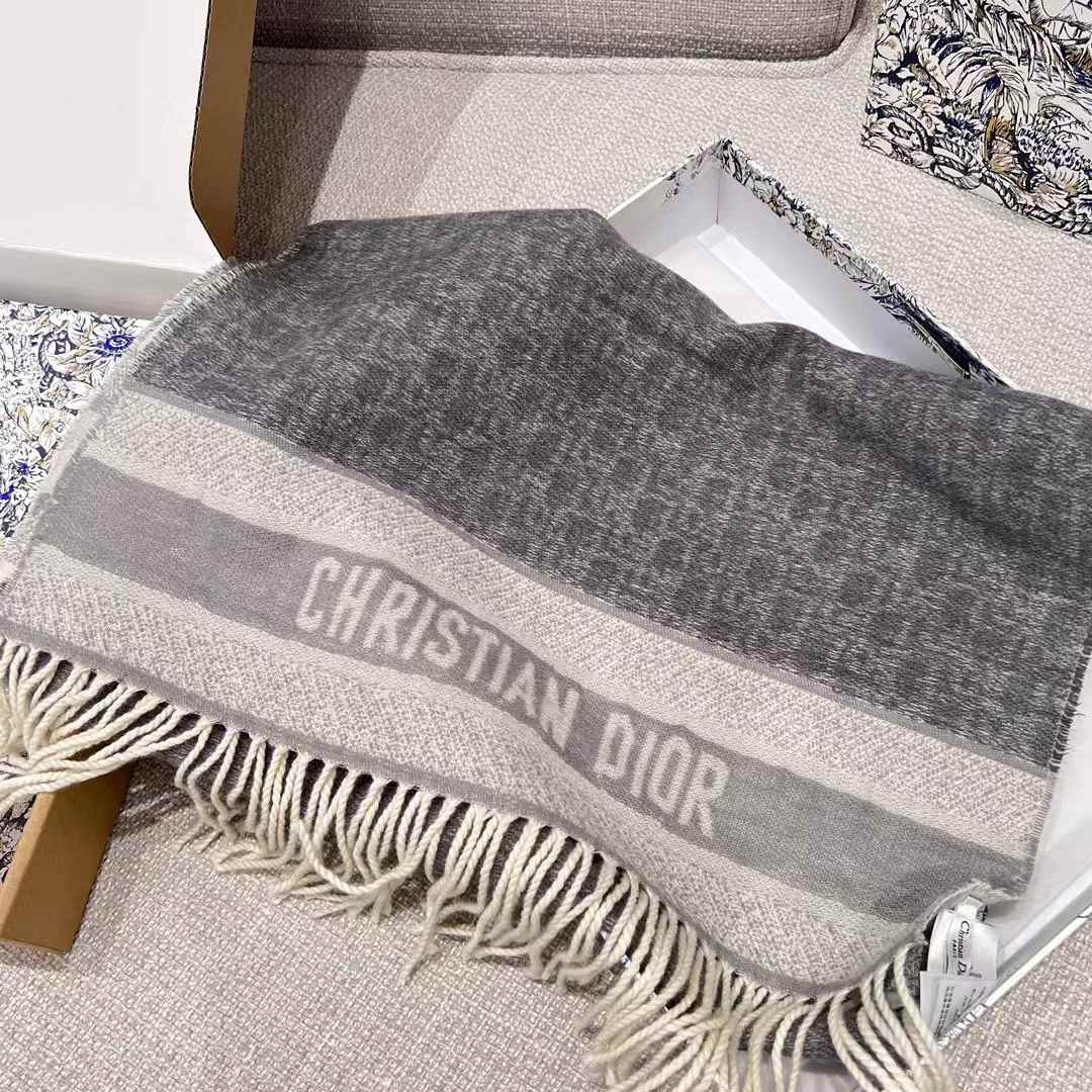 Dior Double cashmere scarf view 3