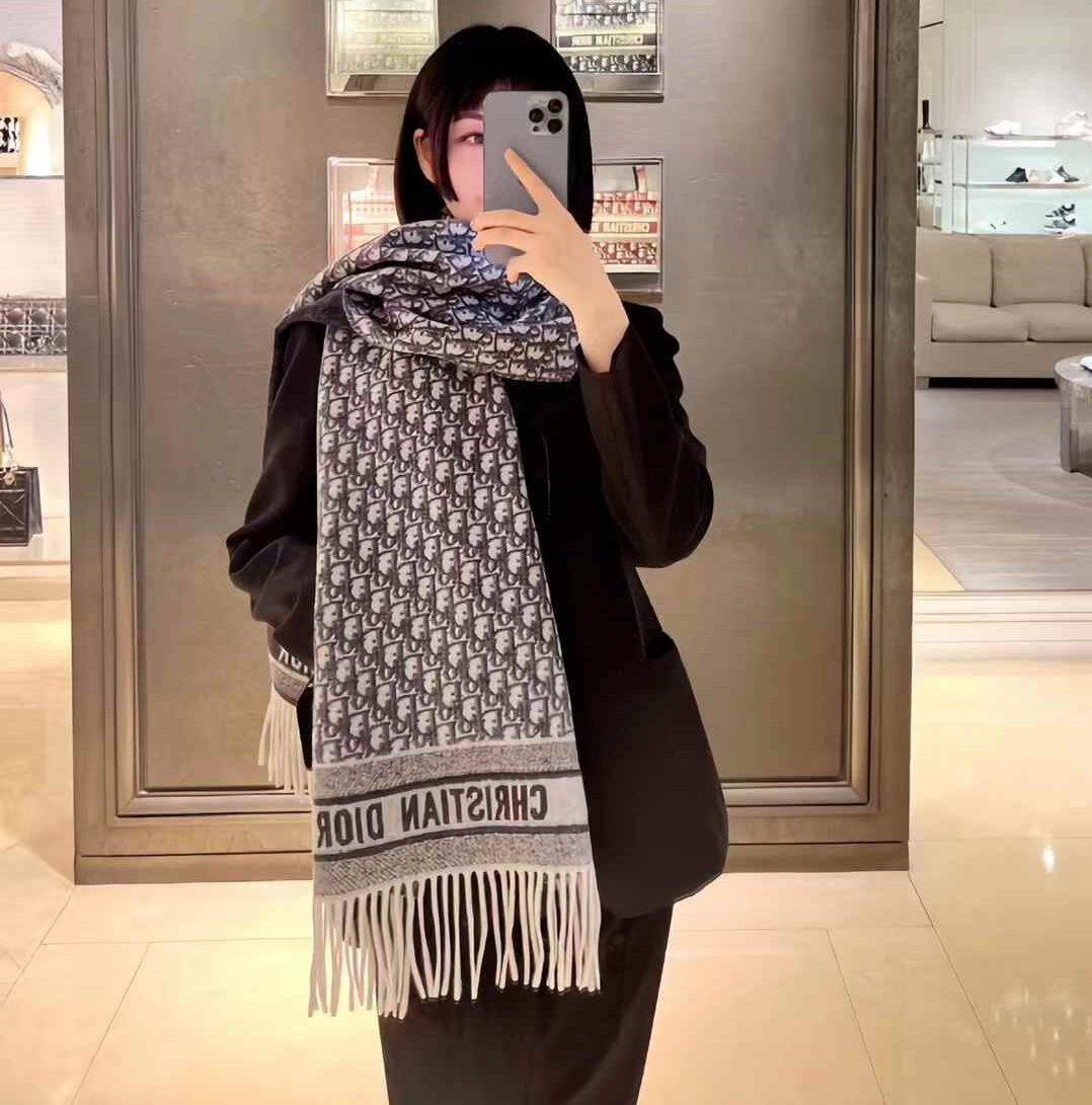 Dior Double cashmere scarf view 1