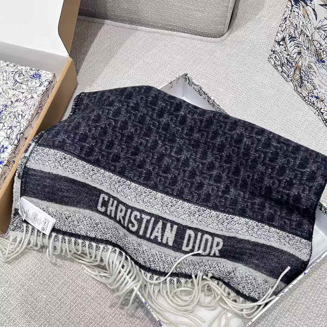 Dior Double cashmere scarf view 7