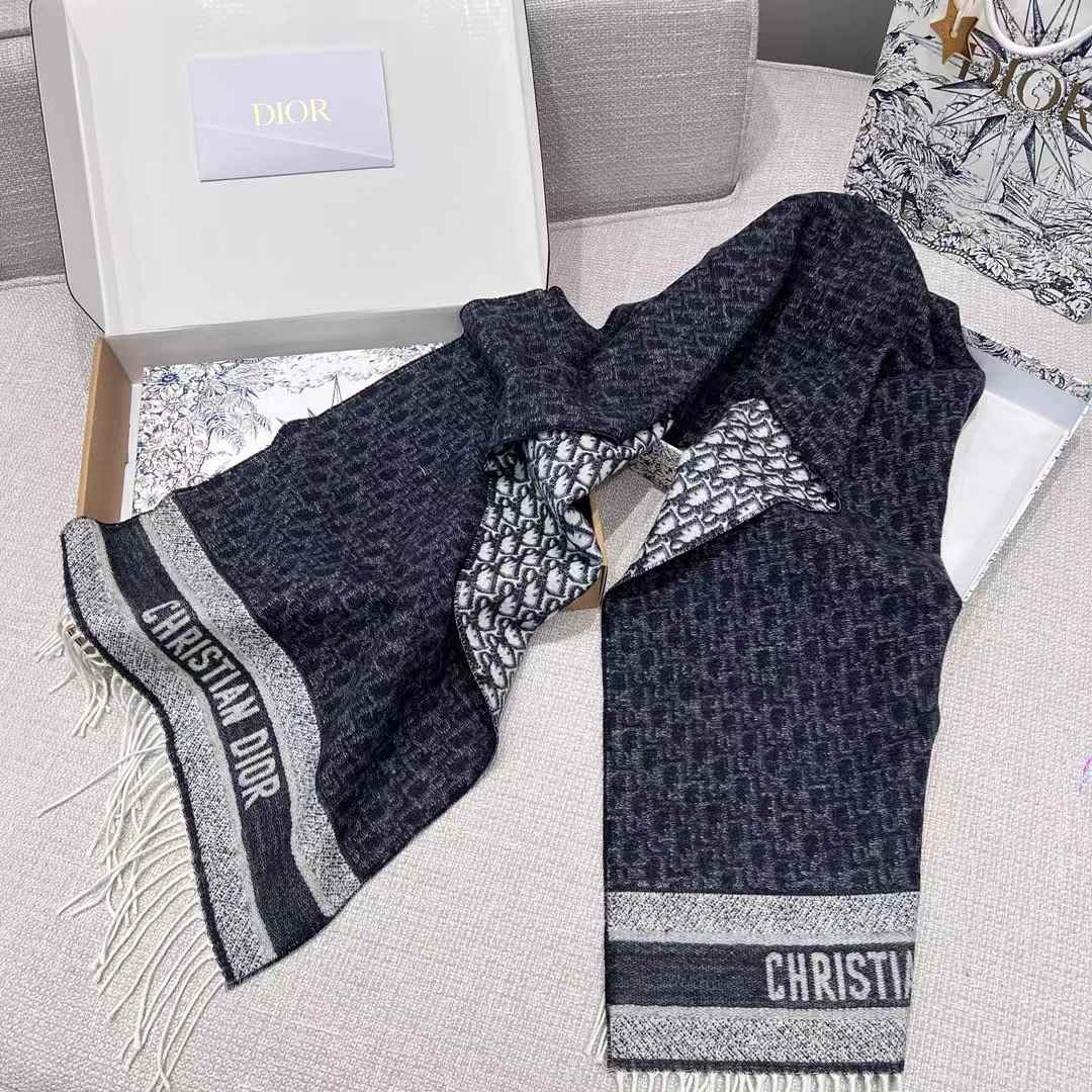 Dior Double cashmere scarf view 8