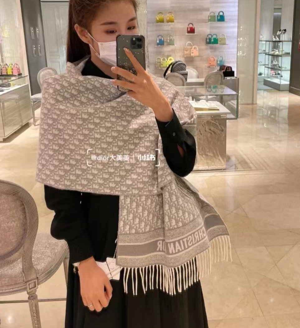 Dior Cashmere scarf view 1