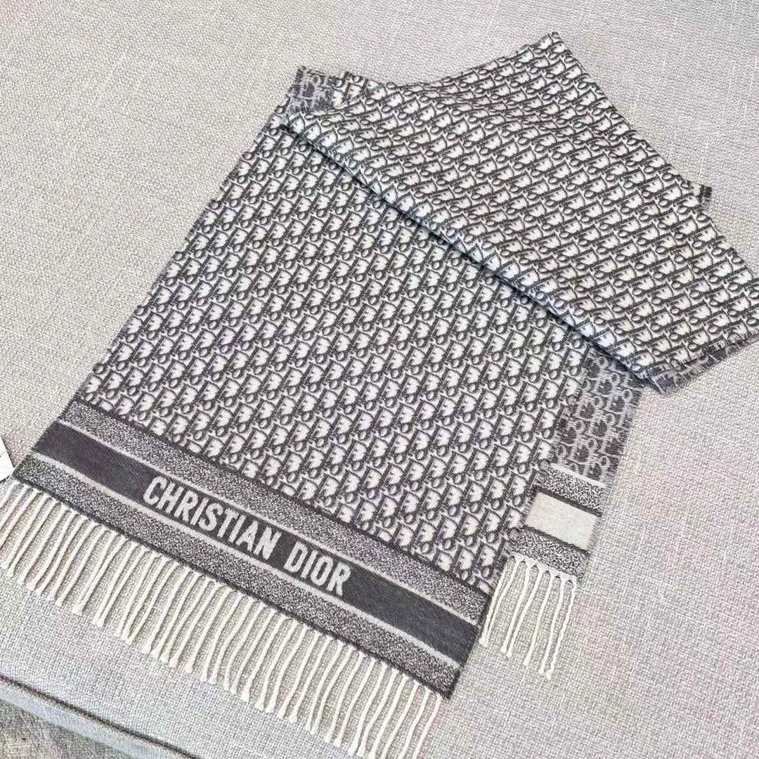 Dior Cashmere scarf view 2
