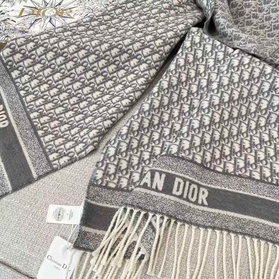 Dior Cashmere scarf view 7