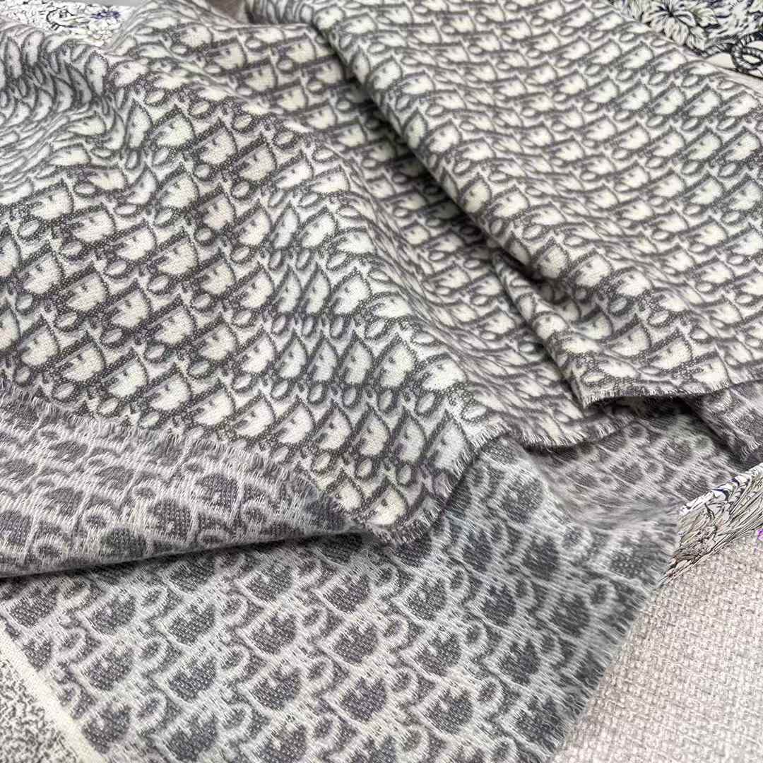 Dior Cashmere scarf view 8