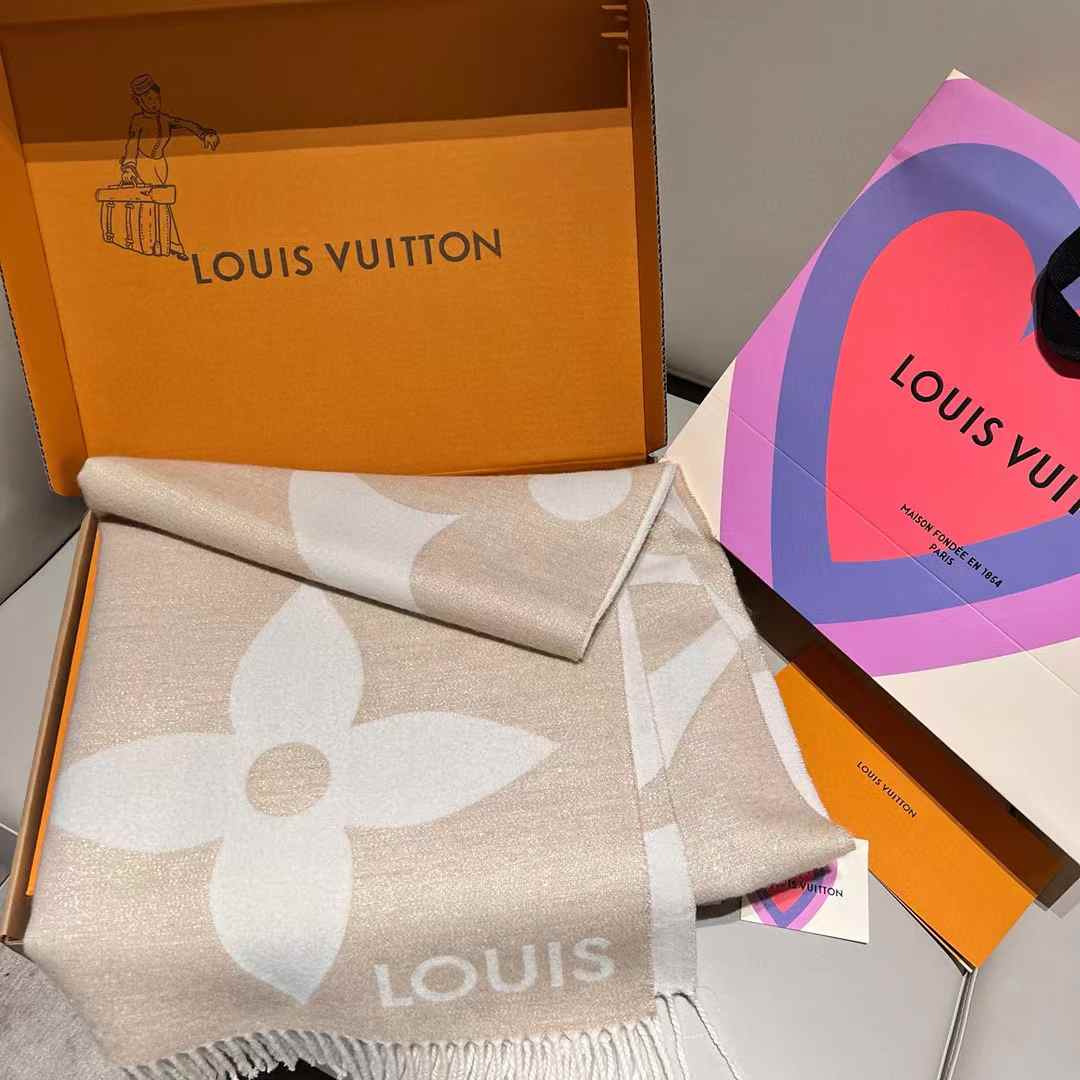 Louis Vuitton Shawl view 1
