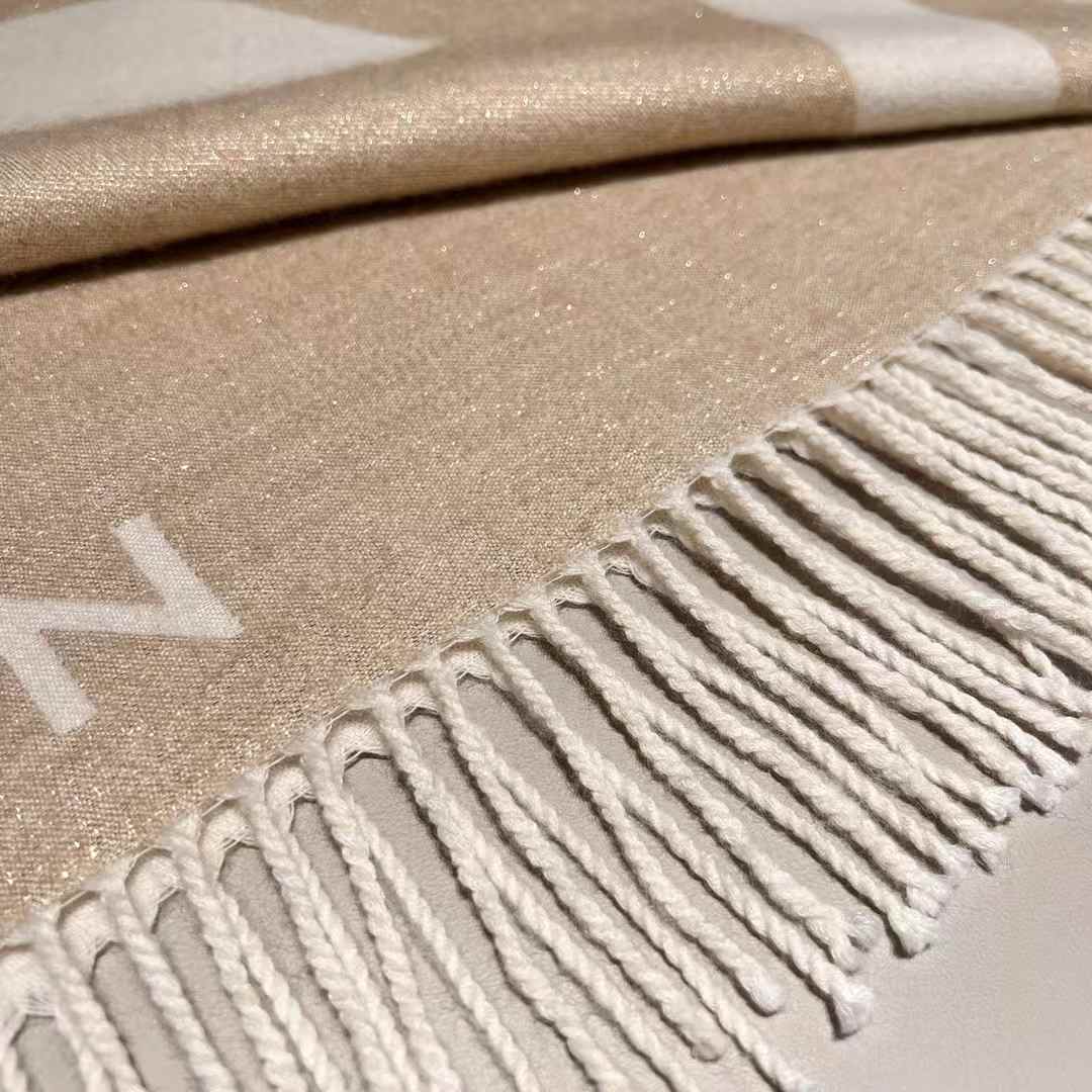 Louis Vuitton Shawl view 4