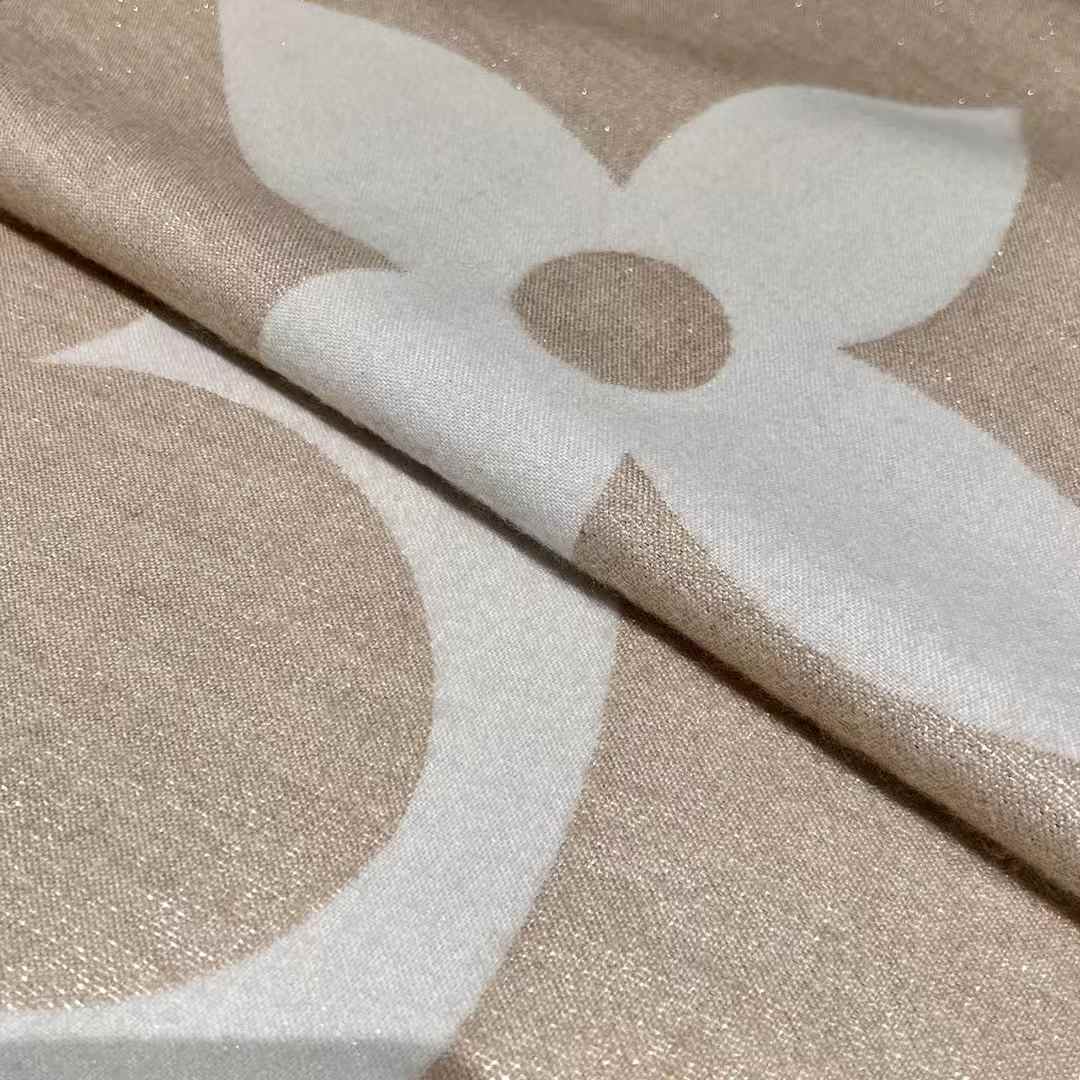 Louis Vuitton Shawl view 5