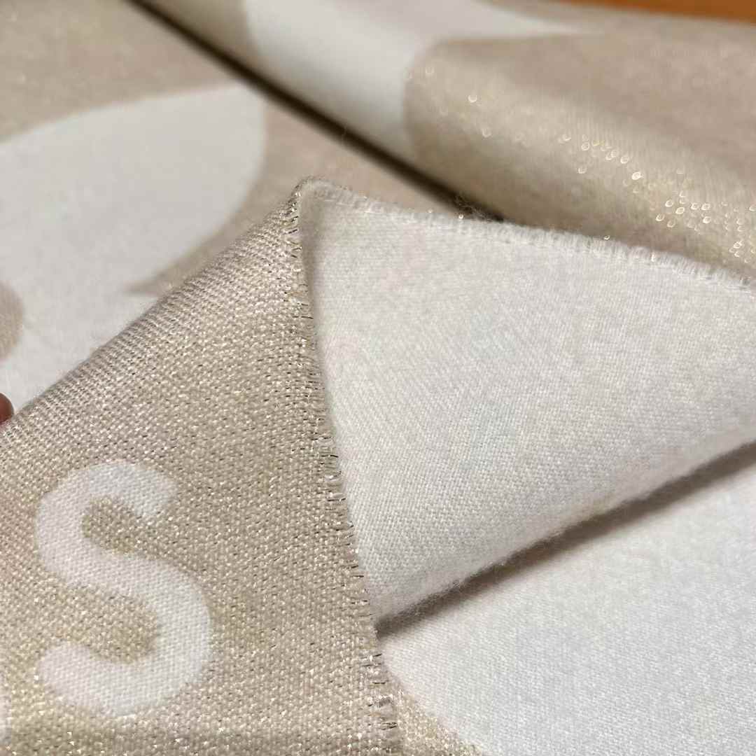 Louis Vuitton Shawl view 7