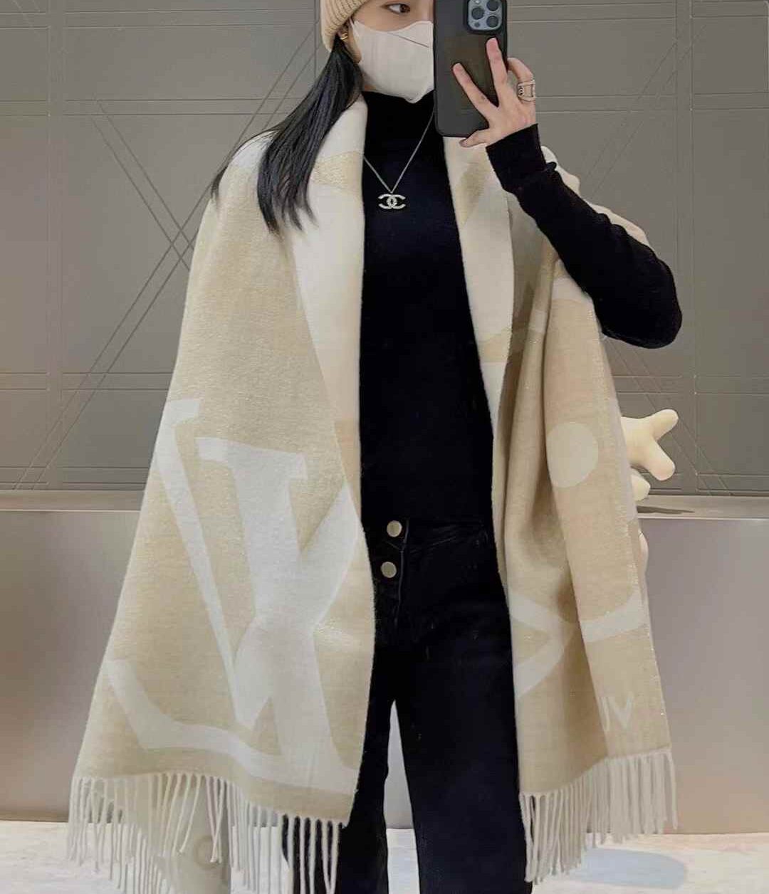 Louis Vuitton Shawl view 9
