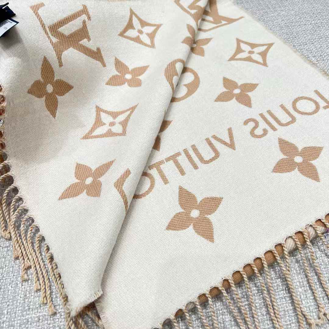 Louis Vuitton ESSENTIAL scarf view 5