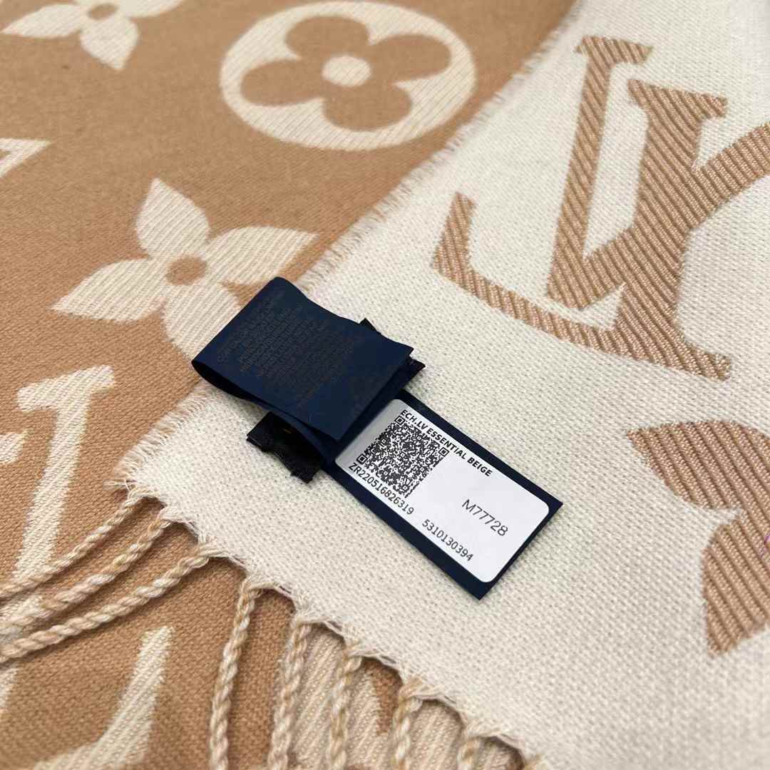 Louis Vuitton ESSENTIAL scarf view 7