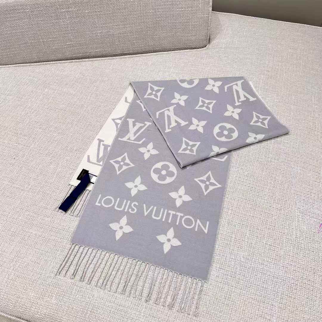 Louis Vuitton ESSENTIAL scarf view 2