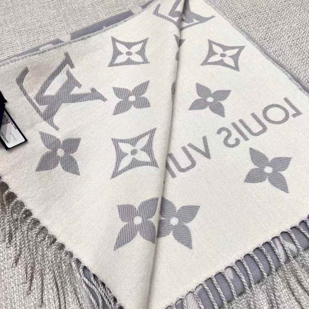 Louis Vuitton ESSENTIAL scarf view 5
