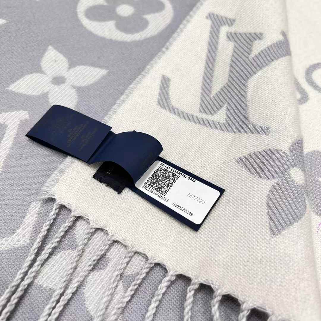 Louis Vuitton ESSENTIAL scarf view 6