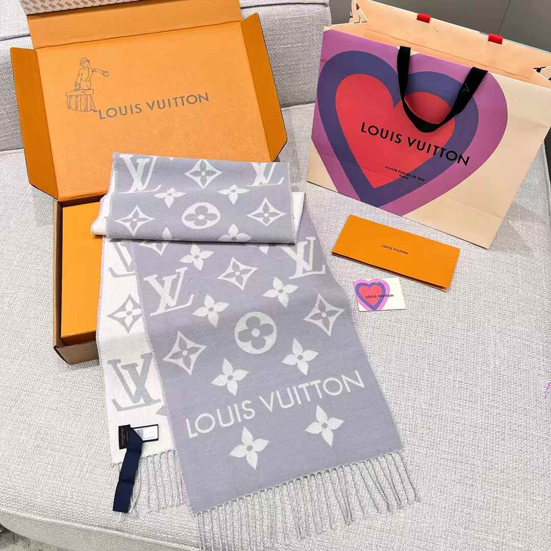 Louis Vuitton ESSENTIAL scarf view 8