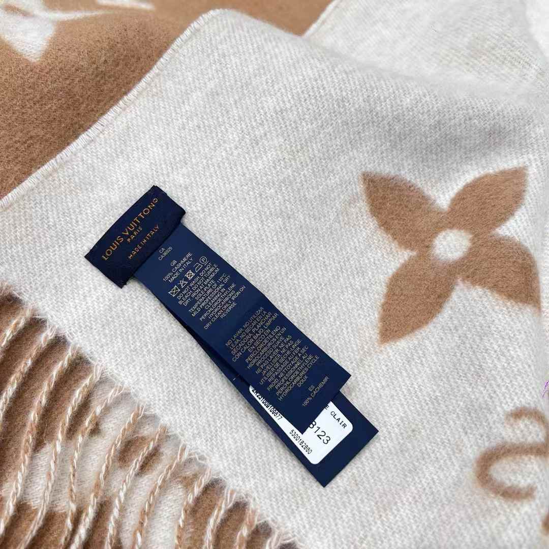 Louis Vuitton REYKJAVIK Classic scarf view 4