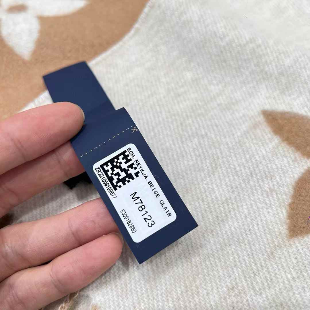 Louis Vuitton REYKJAVIK Classic scarf view 5