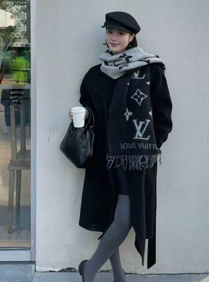Louis Vuitton REYKJAVIK Classic scarf view 1