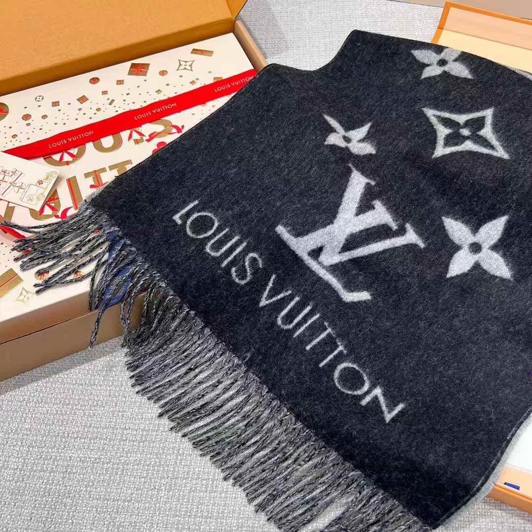 Louis Vuitton REYKJAVIK Classic scarf view 3