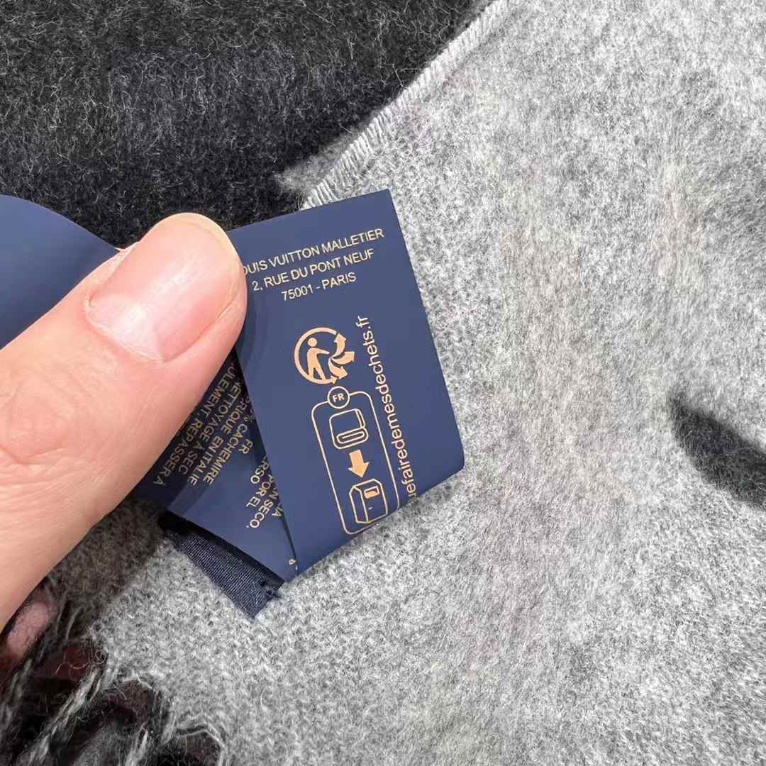 Louis Vuitton REYKJAVIK Classic scarf view 6