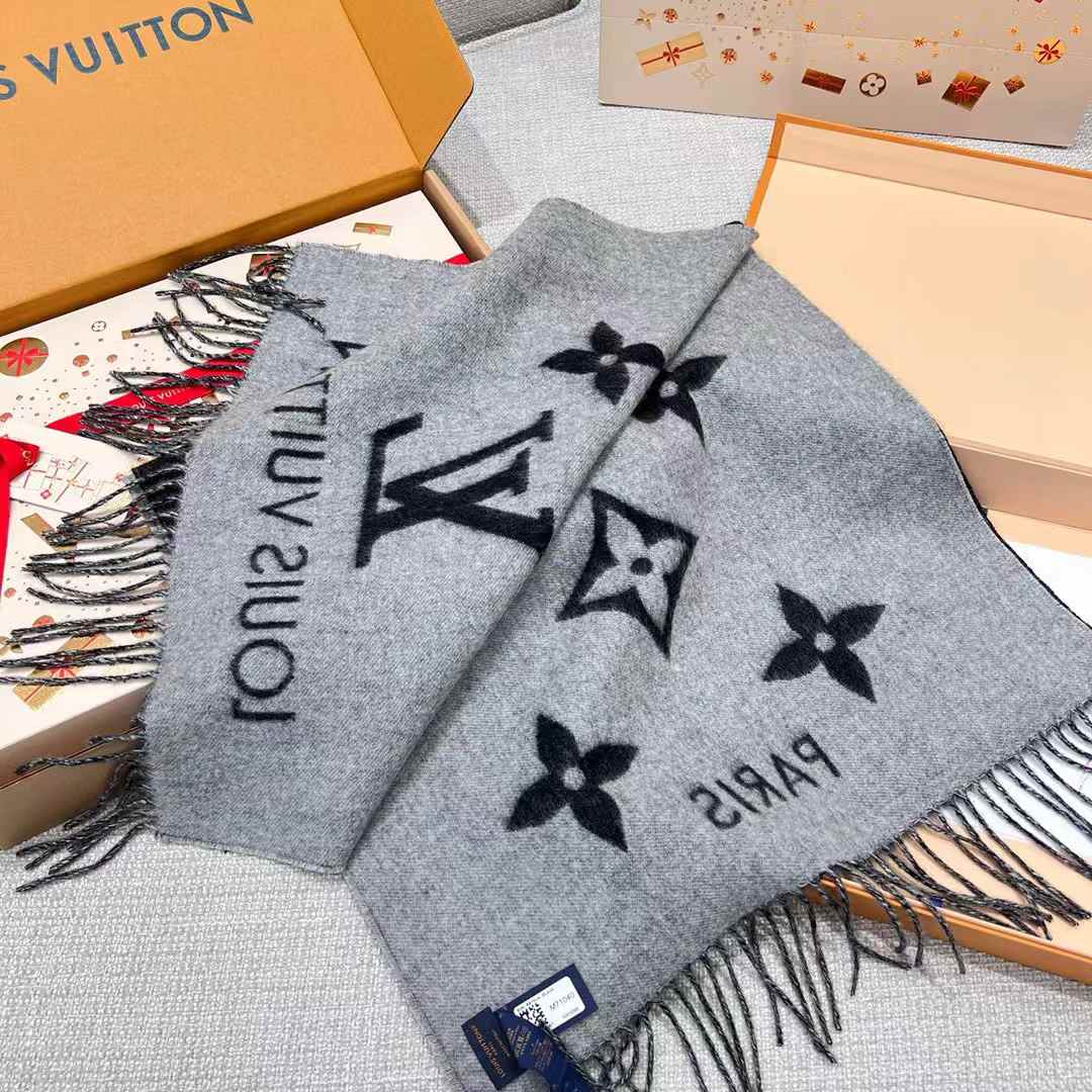 Louis Vuitton REYKJAVIK Classic scarf view 7