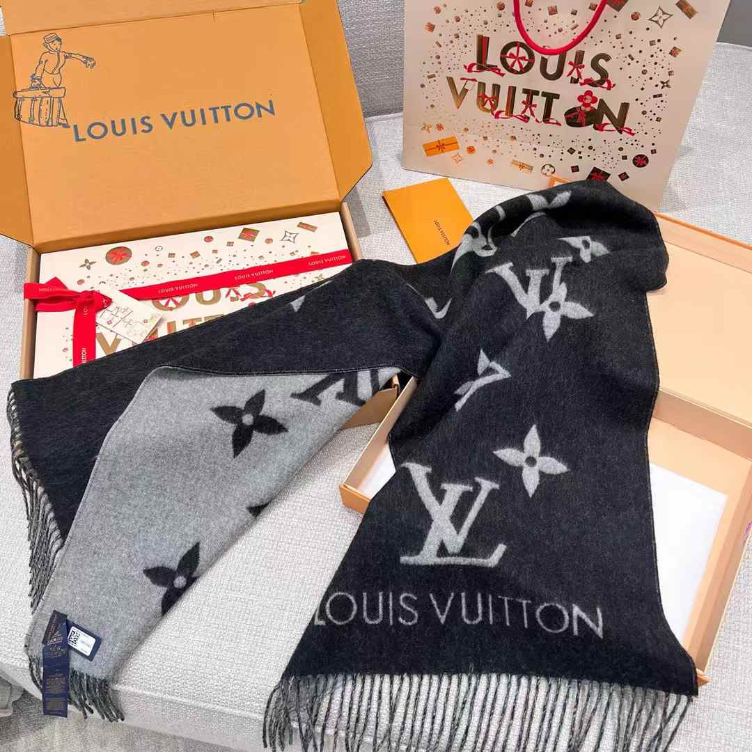Louis Vuitton REYKJAVIK Classic scarf view 8