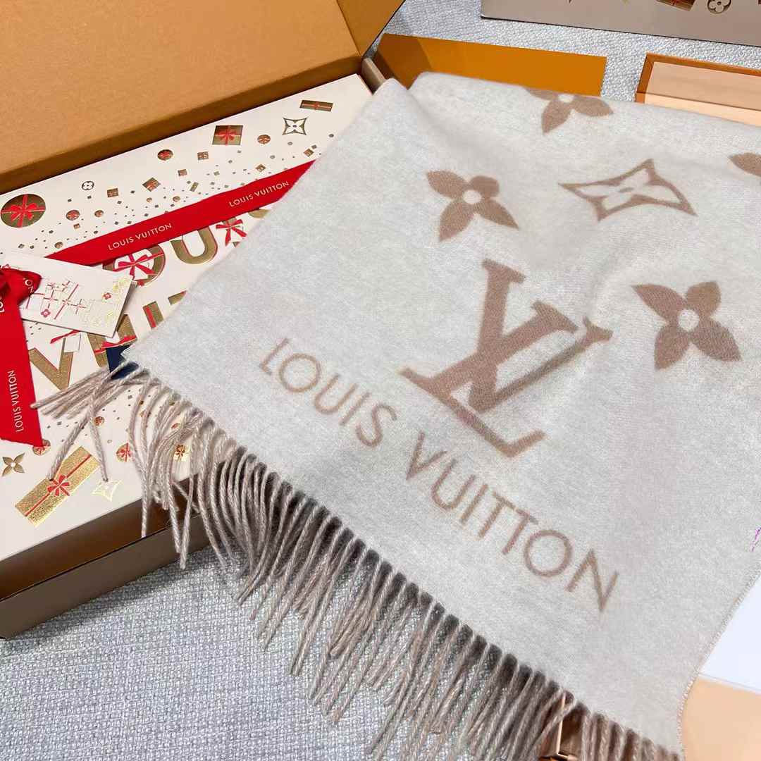 Louis Vuitton REYKJAVIK Classic scarf view 3
