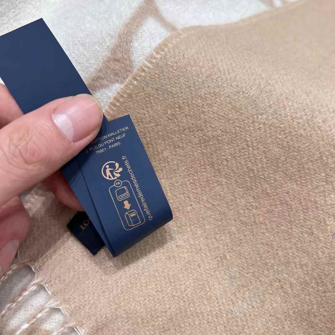 Louis Vuitton REYKJAVIK Classic scarf view 6