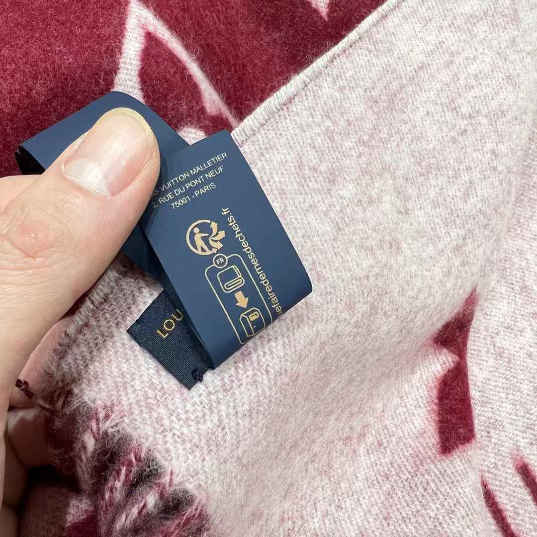 Louis Vuitton REYKJAVIK Classic scarf view 3