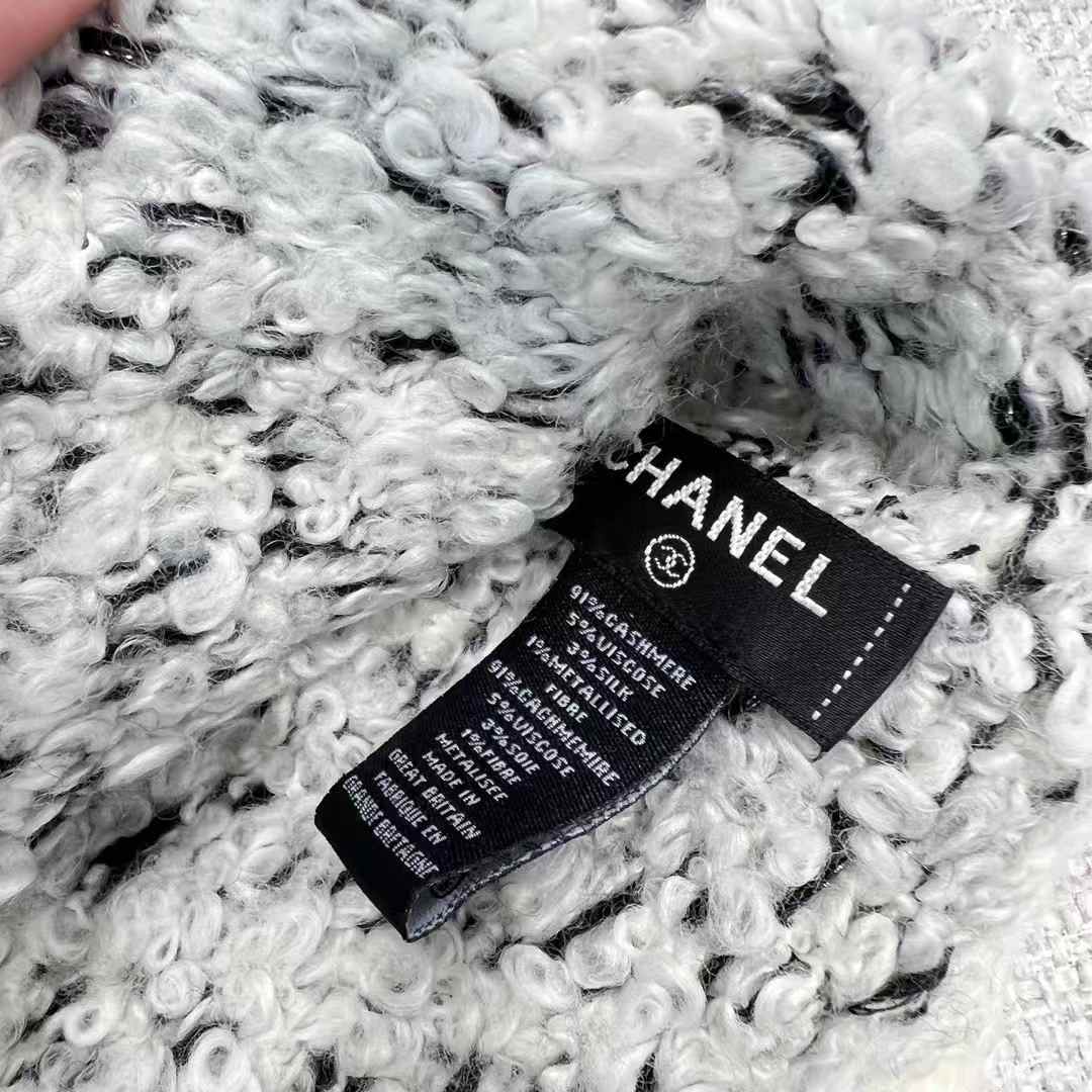 Chanel scarf & cold hat view 3