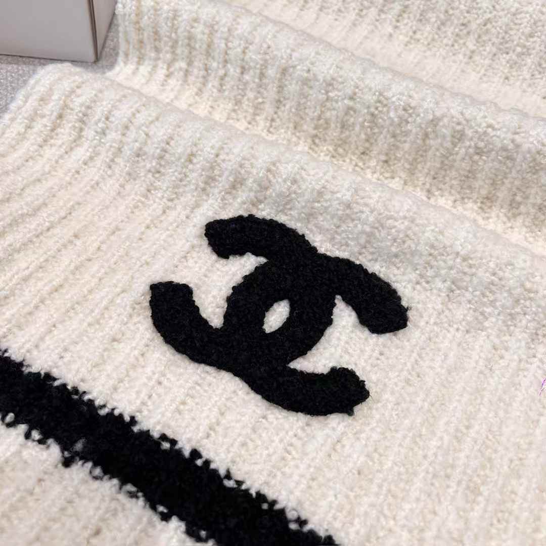 Chanel scarf & cold hat view 4