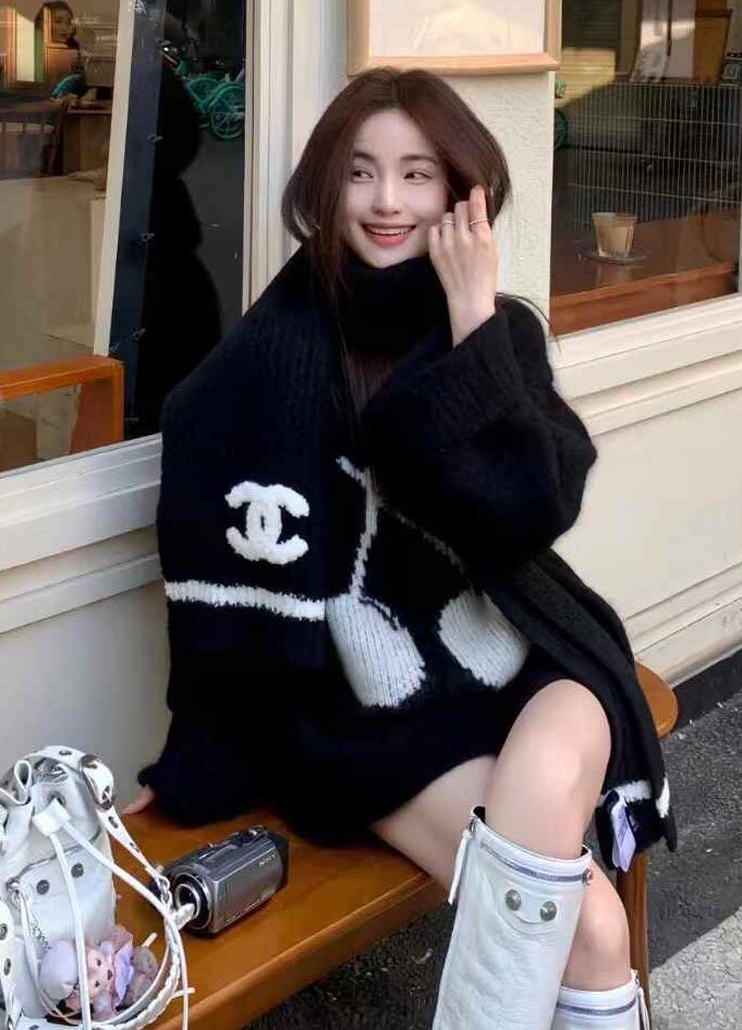 Chanel scarf & cold hat view 1