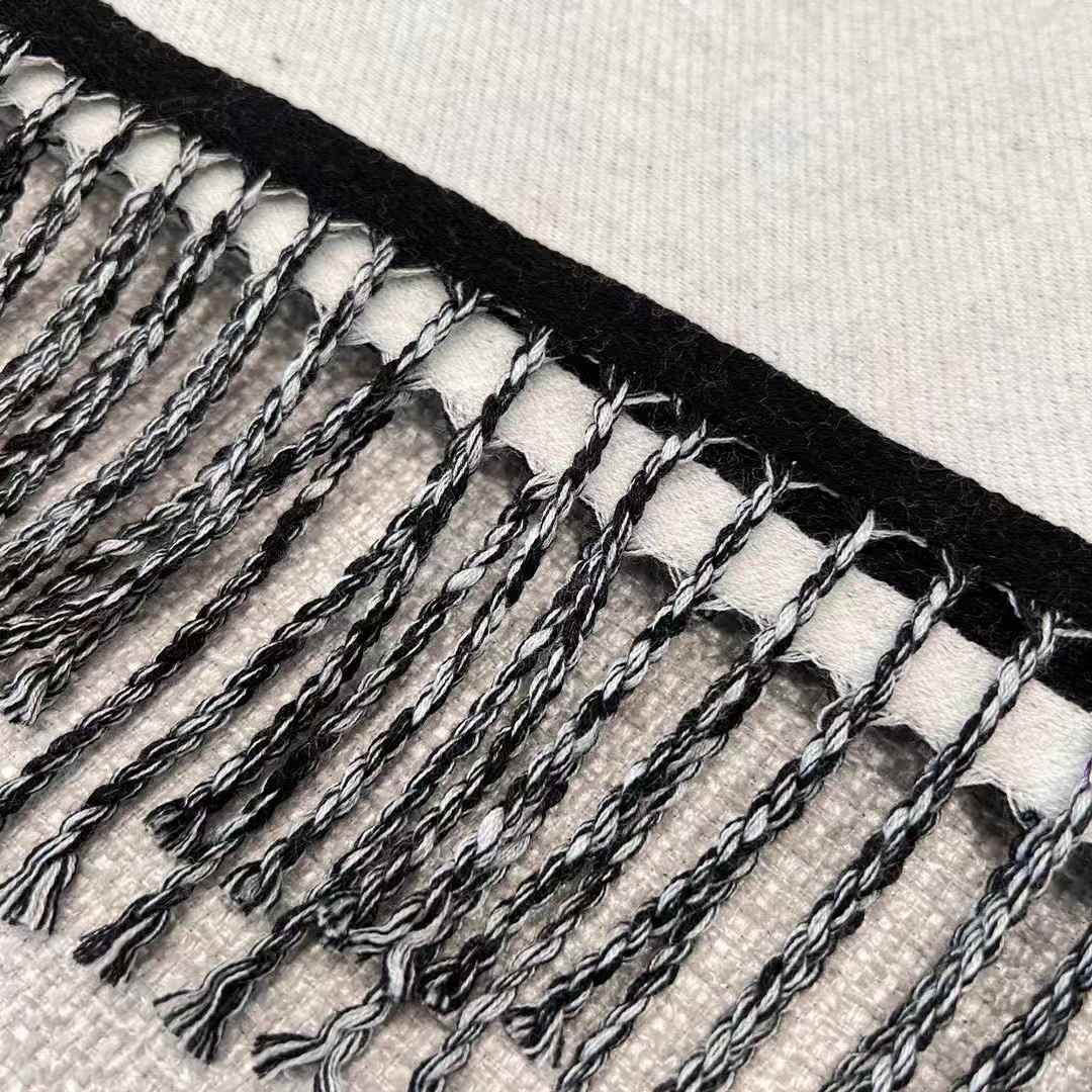 Chanel 24B Scarf view 7