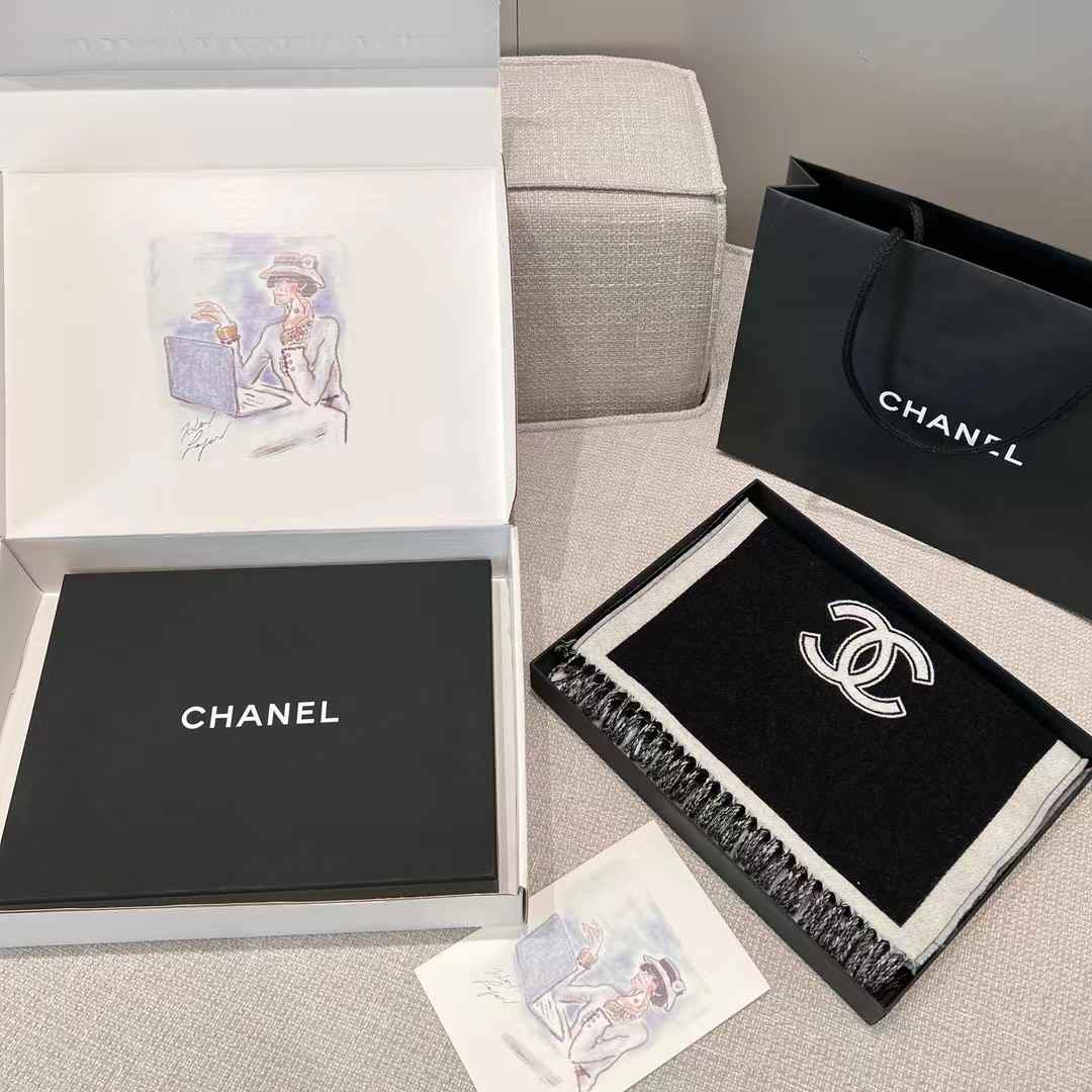 Chanel 24B Scarf view 9