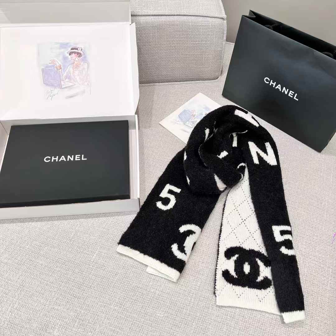 Chanel Scarf No. 5 view 7