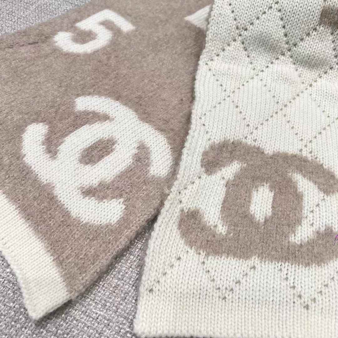 Chanel Scarf No. 5 view 4