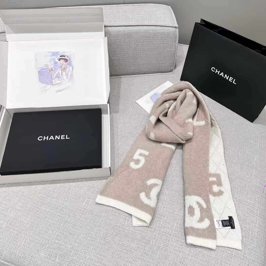 Chanel Scarf No. 5 view 7