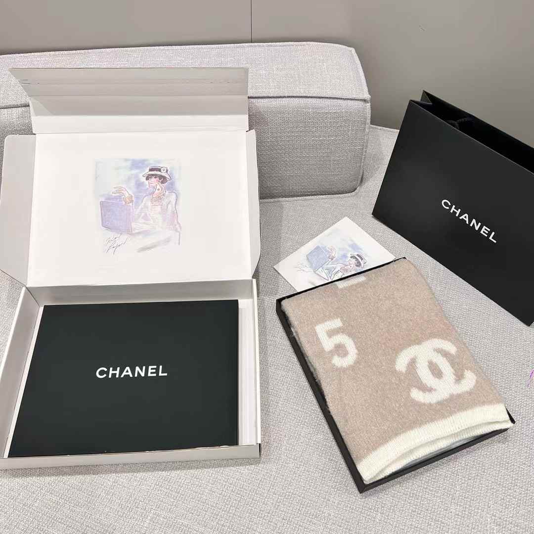 Chanel Scarf No. 5 view 9