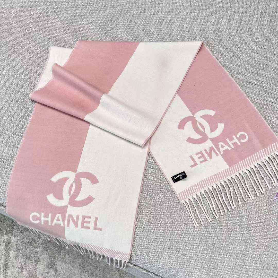 Chanel blocking scarf view 2