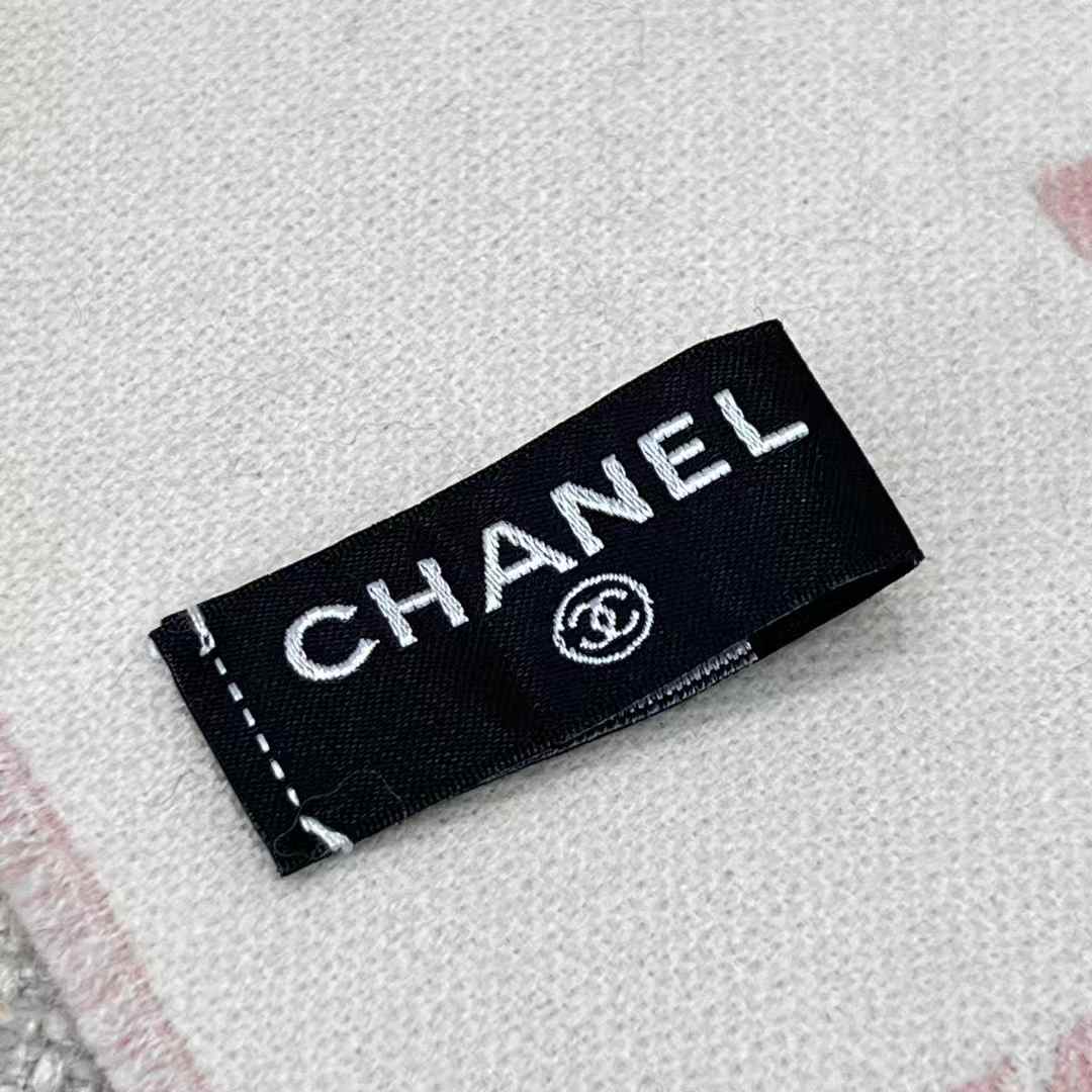 Chanel blocking scarf view 5
