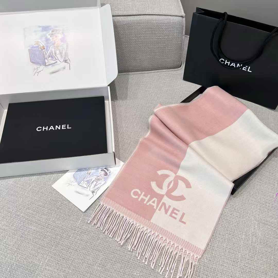 Chanel blocking scarf view 9