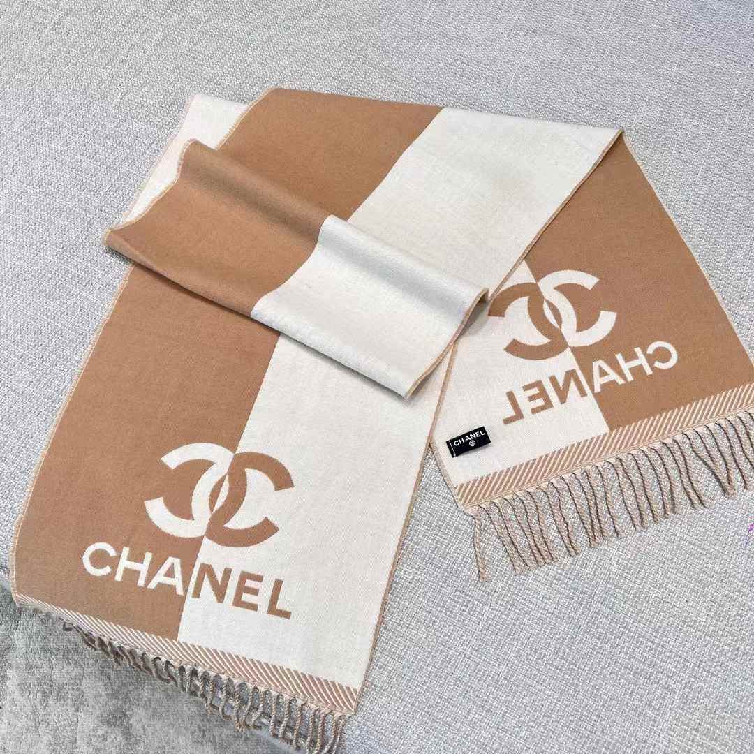 Chanel blocking scarf view 2