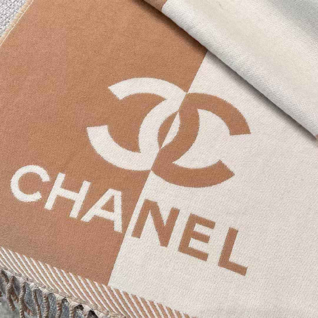 Chanel blocking scarf view 3