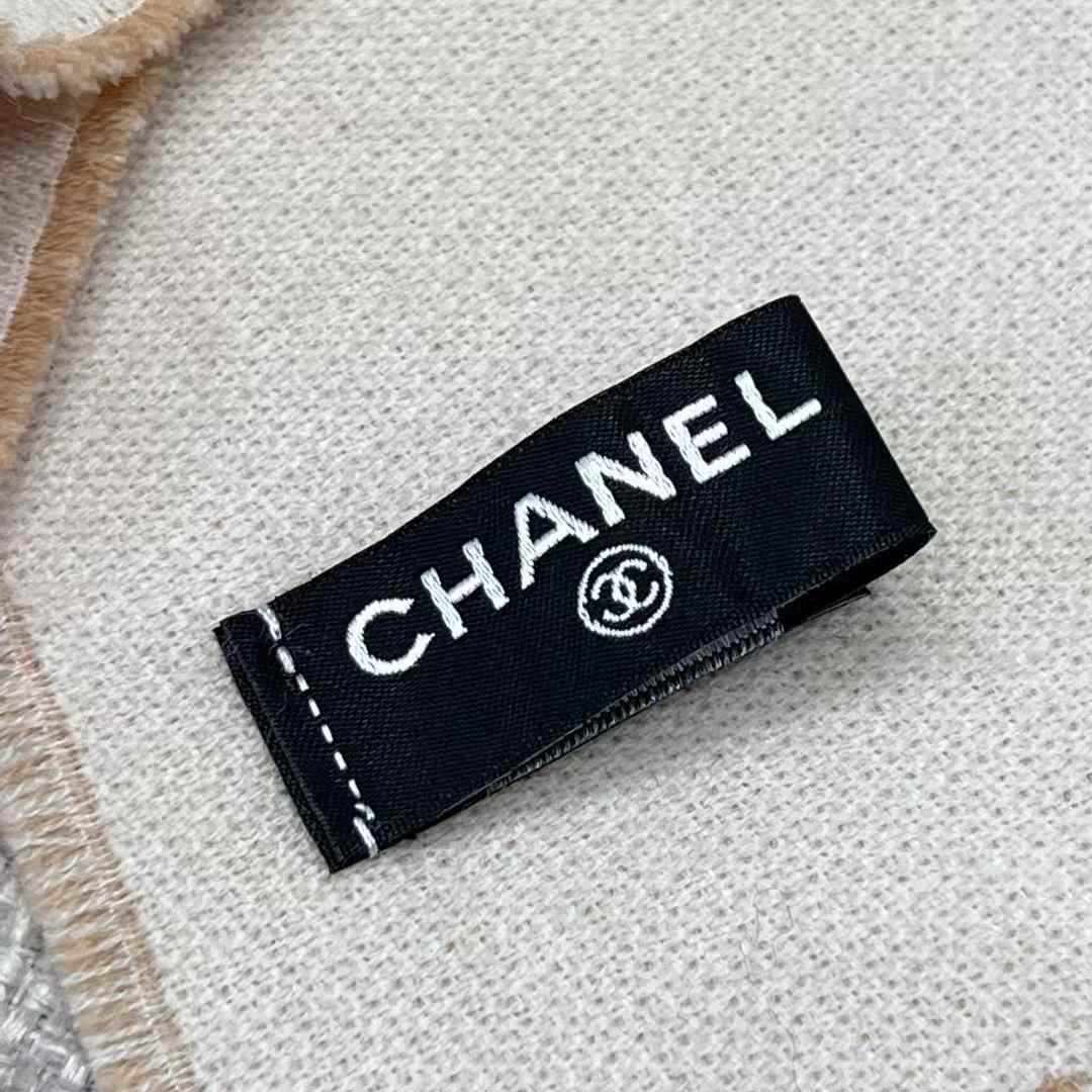Chanel blocking scarf view 5