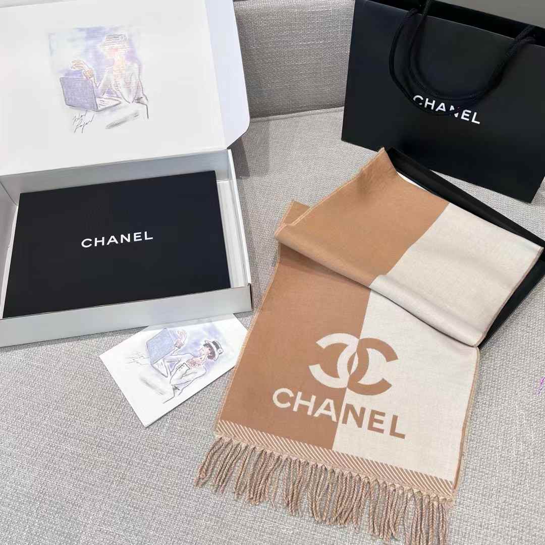 Chanel blocking scarf view 8
